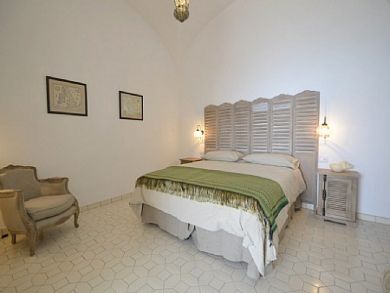 Private villa sleeps 6 in Praiano with pool by the Sea